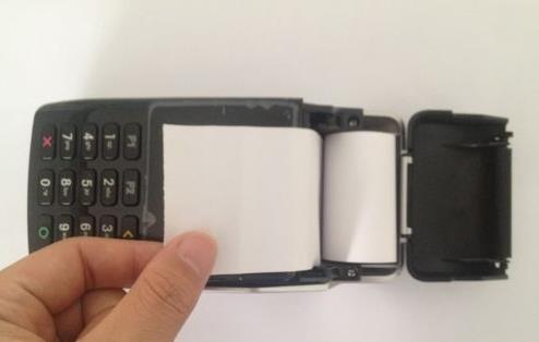 pos機(jī)裝紙的方法圖片 pos機(jī)裝紙的方法圖片